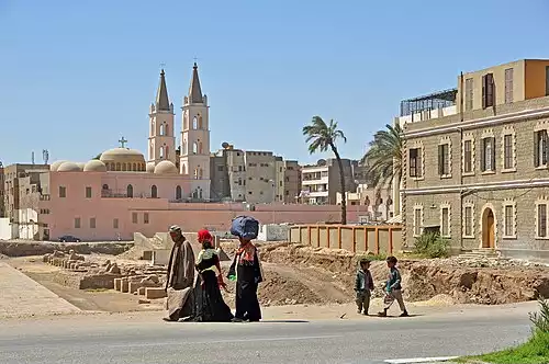 معنی کلمه اقصر در دانشنامه عمومی