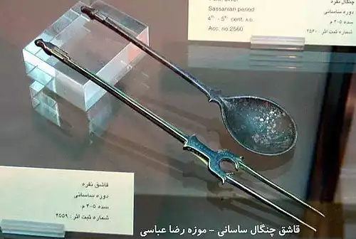 معنی کلمه قاشق در فرهنگ معین