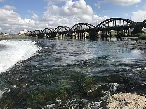 معنی کلمه قزل‌ایرماق در لغت نامه دهخدا