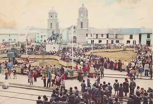 معنی کلمه خونین در دانشنامه عمومی